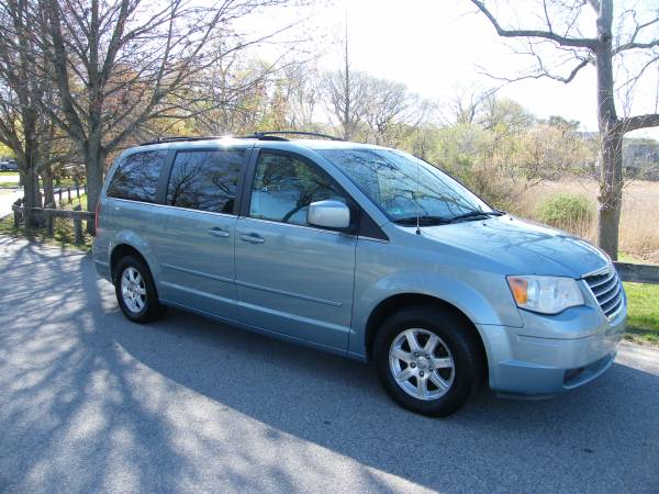 2008 Chrysler Town & Country Touring All Options Must Be Seen for sale in East Providence, RI