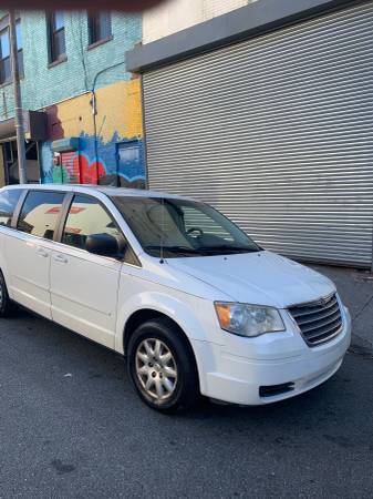 2009 Chrysler Town and Country seats 7 for sale in Bronx, NY