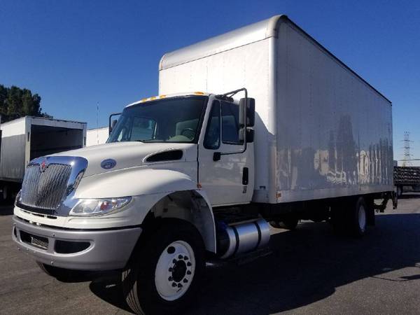 2016 International 26ft box truck cummins diesel like Freightliner AIR for sale in Los Angeles, CA – photo 3