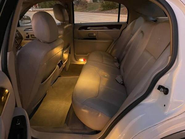 2006 LINCOLN TOWN CAR SIGNATURE LEATHER SUNROOF GOOD TIRES 641889 -... for sale in Skokie, IL – photo 19