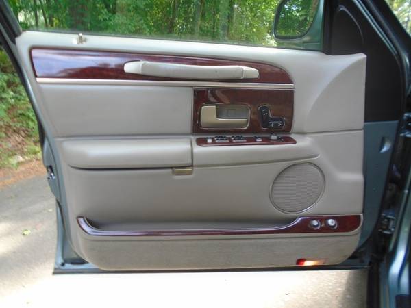 2004 Lincoln Town Car, 63K miles, cln Carfax, 17 serv rcrds new for sale in Matthews, NC – photo 15