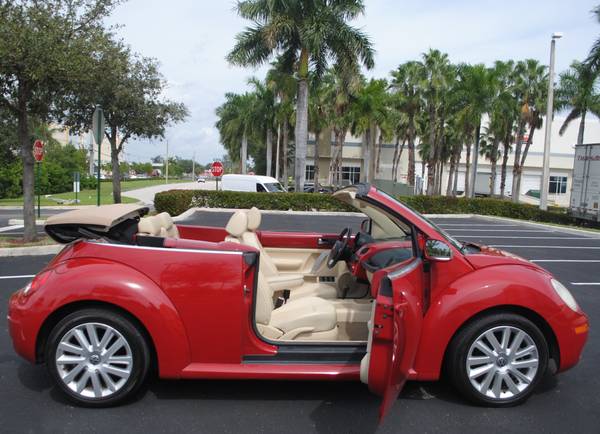 2008 VOLKSWAGEN NEW BEETLE CONVERTIBLE, 2.5L 4Cyl, CLEAN for sale in west park, FL – photo 6