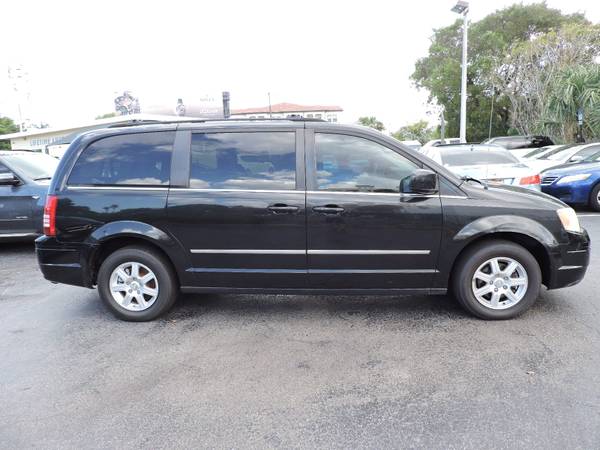 2010 Chrysler Town & Country for sale in Pompano Beach, FL – photo 3