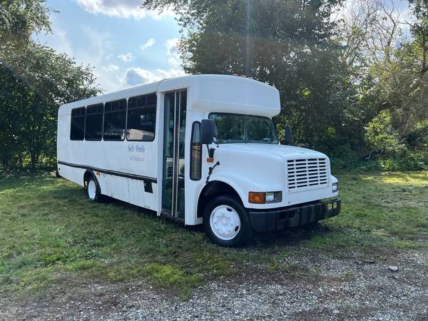 2000 International 3400 Shuttle Bus - - by dealer for sale in Crystal Lake, IL