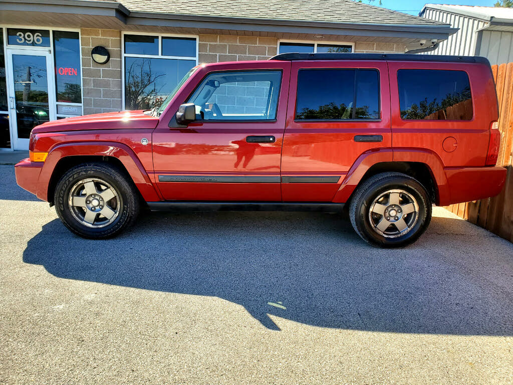 2006 Jeep Commander Limited 4WD for sale in Marion, IA – photo 2