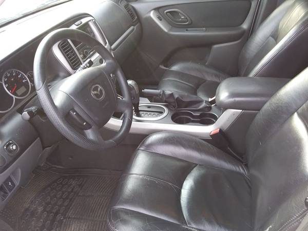 2005 Mazda tribute Leather loaded Rust free CLEAN Low miles! - cars... for sale in Muncie, IN – photo 6