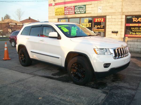 2012 Jeep Grand Cherokee - Good Credit/Bad Credit/No Credit Financ -... for sale in Buffalo, NY – photo 2