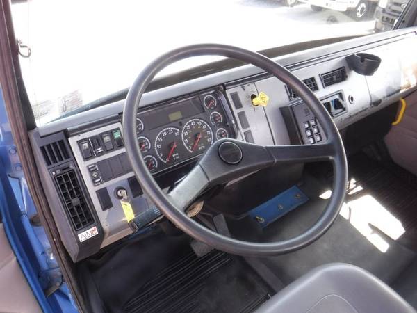 2004 *Freightliner* *FL70* *11'* Utility 4x4 CAT Diesel Non CDL for sale in Ephrata, PA – photo 3