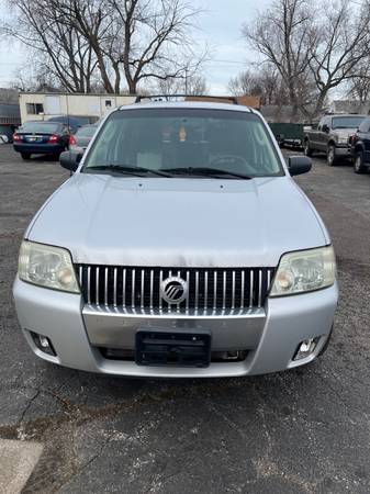 2005 Mercury Mariner 4x4 - leather - moonroof - - by for sale in Cleveland, OH – photo 4
