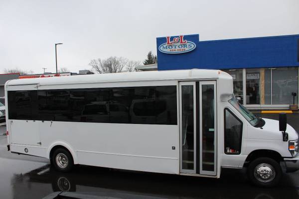 2015 FORD E-SERIES BUS 15 PASSENGER - cars & trucks - by dealer -... for sale in Wisconsin Rapids, IL