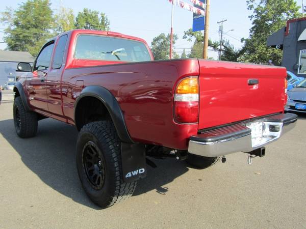 2004 Toyota Tacoma XtraCab Manual 4X4 BURGANDY LIFTED WHEELED UP for sale in Milwaukie, OR – photo 8