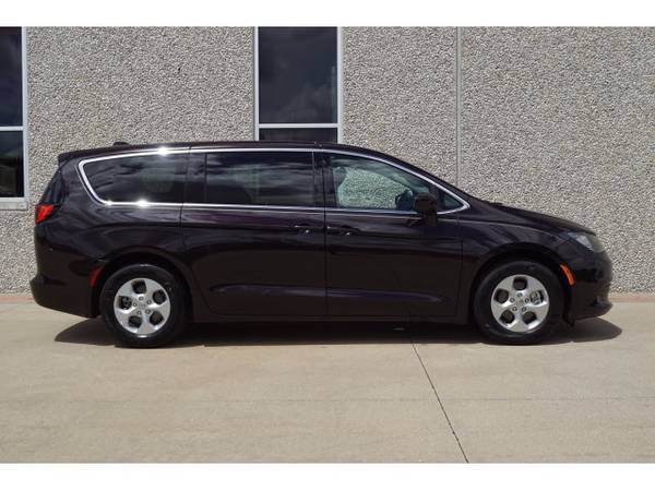 2017 Chrysler Pacifica LX for sale in Arlington, TX – photo 2