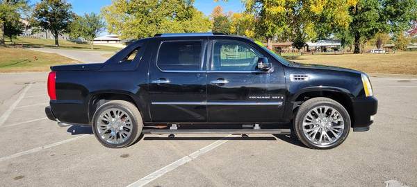 2008 Cadillac Escalade EXT Low Miles - - by dealer for sale in Marion, IA – photo 4
