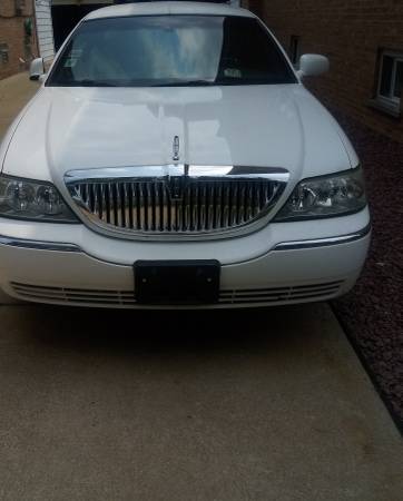 2003 Lincoln town car limo Sold as is for sale in Chicago, IL