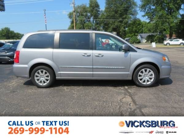 2016 Chrysler Town Country Touring for sale in Vicksburg, MI – photo 4