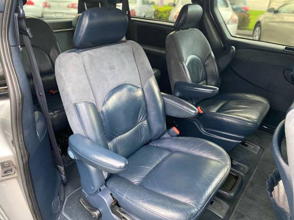 2001 Chrysler Town & Country Mini Van 3rd Row Leather Loaded for sale in Pompano Beach, FL – photo 17