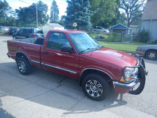 2000 Chevrolet S-10 Reg Cab 108" WB 4WD LS - Closeout Sale! for sale in Oakdale, MN – photo 7