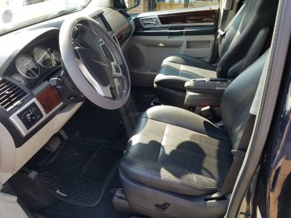 2010 Chrysler Town and Country for sale in Clarksville, TN – photo 2