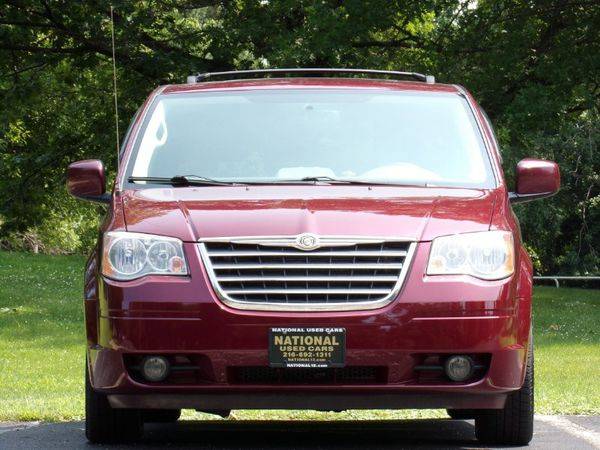 2009 Chrysler Town Country Touring for sale in Madison , OH – photo 3