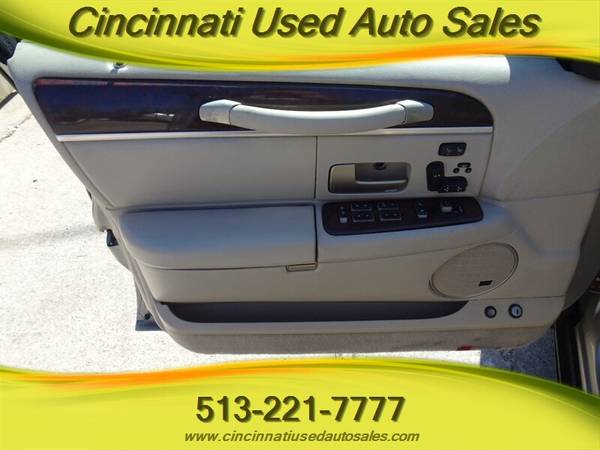 2006 Lincoln Town Car Signature Limited 4 6L V8 RWD for sale in Cincinnati, OH – photo 17