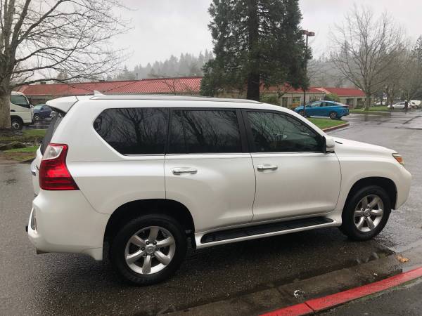2010 Lexus GX460 4WD Clean title, Loaded, Third Row, Nice - cars for sale in Kirkland, WA – photo 4