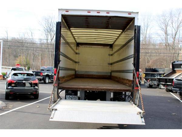 2012 Hino 258/268 UNDER CDL DIESEL BOX TRUCK WITH MAXON LIFT GATE !!... for sale in Salem, MA – photo 4