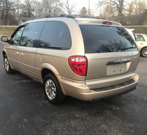 2007 Chrysler Town and Country Limited for sale in Chattanooga, TN – photo 2