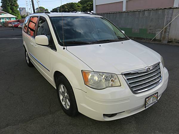 2009 Chrysler Town & Country Touring 57k miles for sale in Honolulu, HI – photo 2