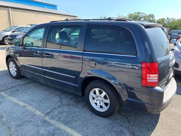 2009 Chrysler Town Country Touring - Guaranteed Approval-Drive Away To for sale in Oregon, OH – photo 6