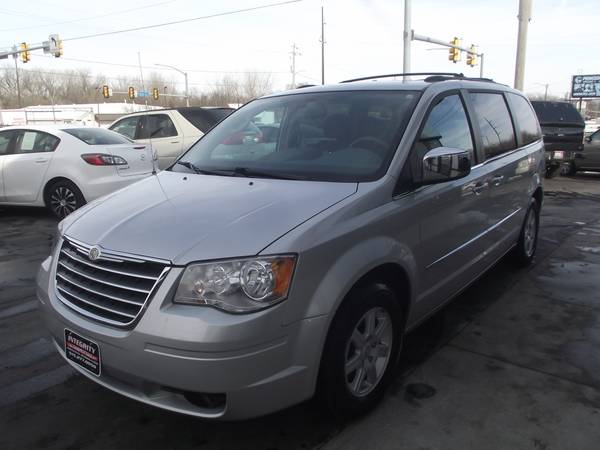 2010 Chrysler Town & Country One Owner Clean CarFax DVD for sale in Des Moines, IA – photo 6
