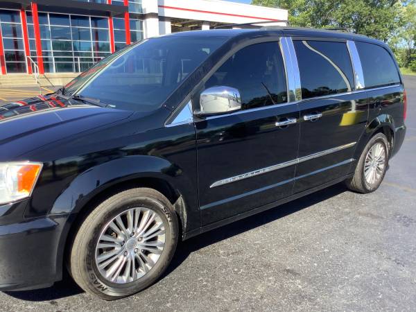 2014 Chrysler Town & Country Touring L! Clean Carfax! Loaded! - cars... for sale in Ortonville, MI – photo 10