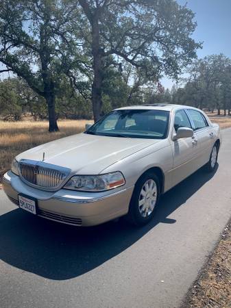 2005 Lincoln Town Car Limited Sunroof Heated Seats for sale in Meadow Vista, CA
