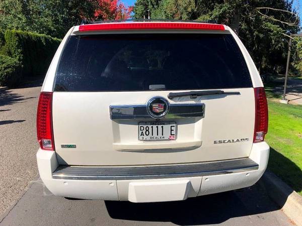 2010 Cadillac Escalade AWD ~ Luxury ~ Loaded ~ Third Row for sale in Milwaukie, OR – photo 9