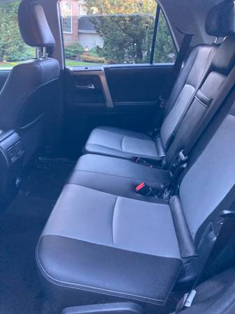2020 Toyota 4Runner SR5 Premium 4x4, 1 Owner, 3rd Row, Seats Moon for sale in Bellevue, WA – photo 8