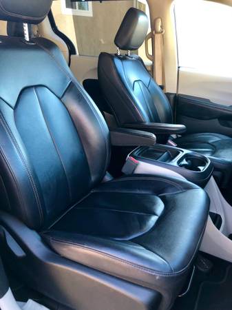 2017 Chrysler Pacifica Touring-L Minivan for sale in Ramona, CA – photo 5