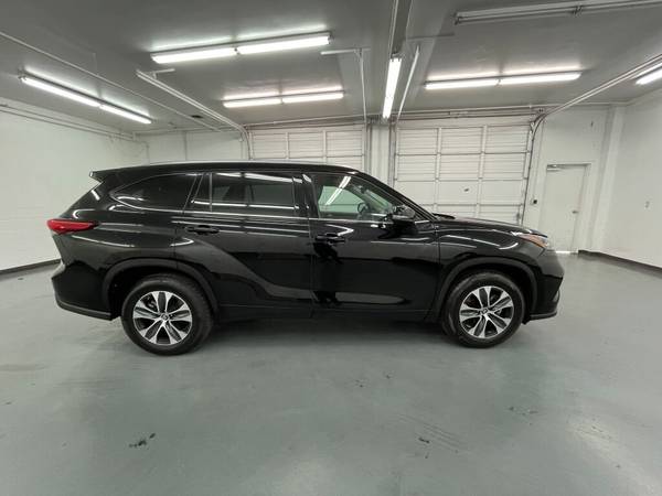 2020 Toyota Highlander XLE - cars & for sale in PUYALLUP, WA – photo 2