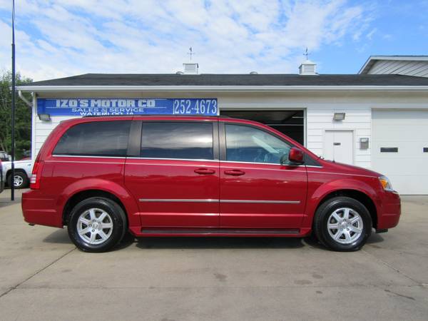 2009 Chrysler Town & Country Touring for sale in Waterloo, IA – photo 2