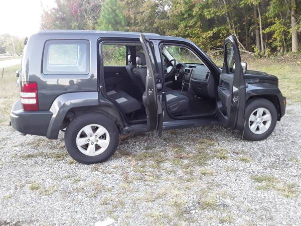 2010 jeep liberty 4x4 152, 000 - - by dealer - vehicle for sale in Winston Salem, NC – photo 4