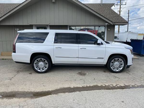 2018 Caddy Cadillac Escalade ESV Platinum suv White for sale in Other, KS – photo 2