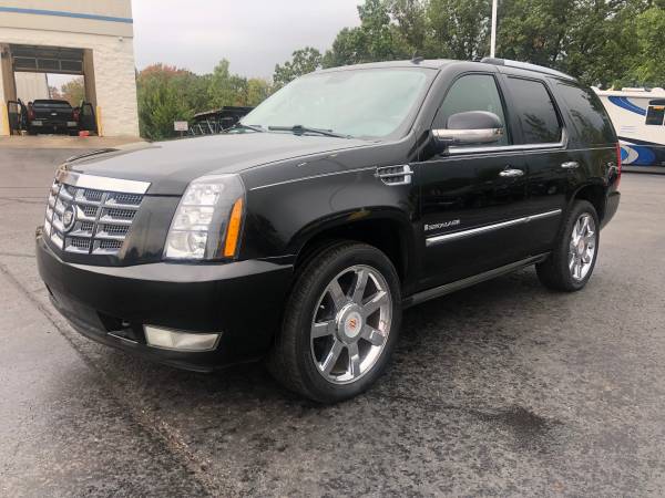 Sharp! 2008 Cadillac Escalade! AWD! Full Loaded! Clean Carfax! for sale in Ortonville, MI