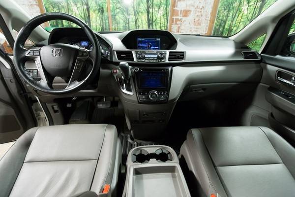 2015 Honda Odyssey Certified Touring Passenger Van for sale in Beaverton, OR – photo 2
