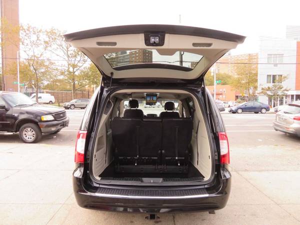 2015 Chrysler Town and Country Touring Minivan No Accidents! Runs for sale in Brooklyn, NY – photo 22