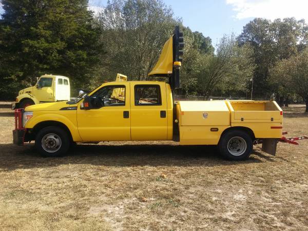 2014 Ford F-350 wrecker billboard sign service truck with wheel lift for sale in Pea Ridge, AR