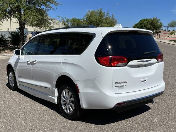 2018 Chrysler Pacifica Touring L Power Side-Entry for sale in Phoenix, IL – photo 13