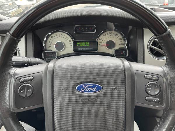 2014 Ford Expedition Limited Clean, LOADED, 4x4, 8 Passenger for sale in Wyoming , MI – photo 15