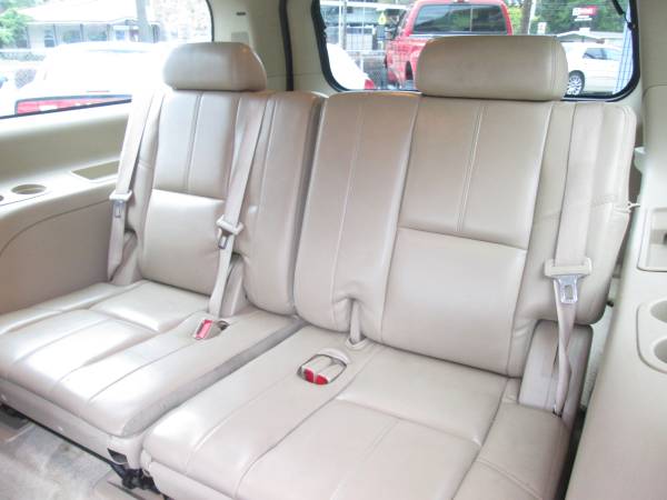 FM Jones and Sons 2007 GMC Yukon AWD 3rd Row Seating Navigation for sale in Eugene, OR – photo 8