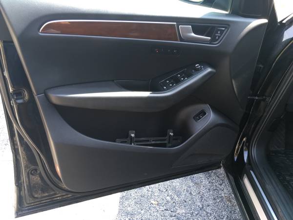 2011 Audi Q5 2.0T Quattro black with saddle brown interior for sale in Orland Park, IL – photo 8