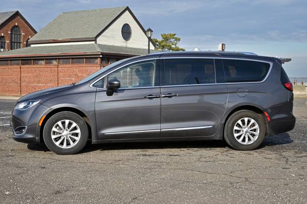 2018 Chrysler Pacifica Touring L - - by dealer for sale in Great Neck, NY – photo 2