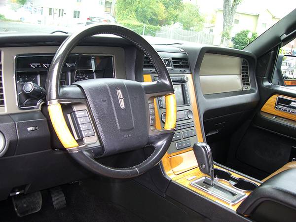 ★ 2013 LINCOLN NAVIGATOR - 4WD, 8 PASS, NAVI, THX, SUNROOF, 20" WHEELS for sale in Agawam, NY – photo 16