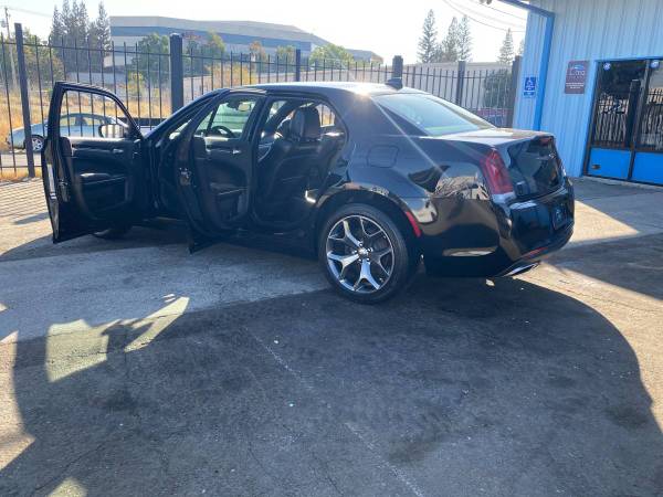 2019 CHRYSLER 300 S - AWD FULLY LOADED LOW MILEAGE *HOLIDAYS... for sale in Sacramento, NV – photo 22